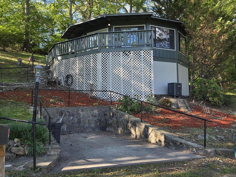 1st image of 105 Clearwater Dr