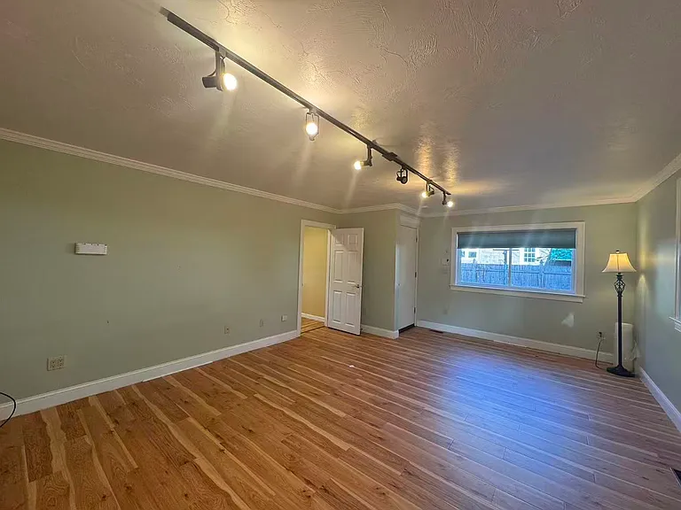 23 Gardner Ave #23 — Photo 3
