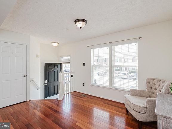 4th image of 434 Rose Way