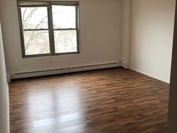 4th image of 2610 W Berwyn Ave #407