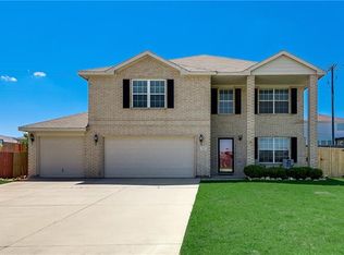 301 Spurlock Dr, Krum, TX 76249