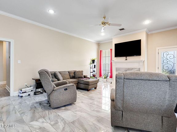 3rd image of 111 Windrush Ln