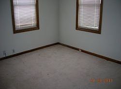 4th image of 219 W Cherry St