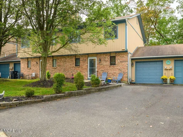 3 Canary Circle, Howell, NJ 07731