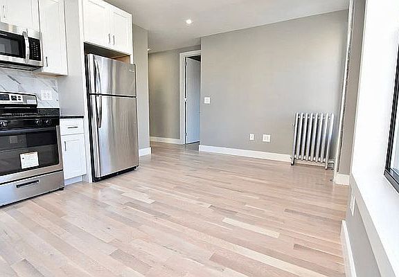 4th image of 618 W 184th St #32