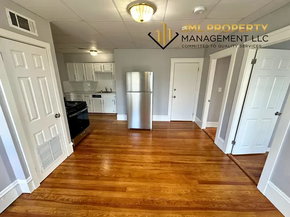 321 Union St APT 3N, Fall River, MA 02721