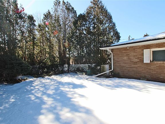 5th image of 48 Skycrest Dr