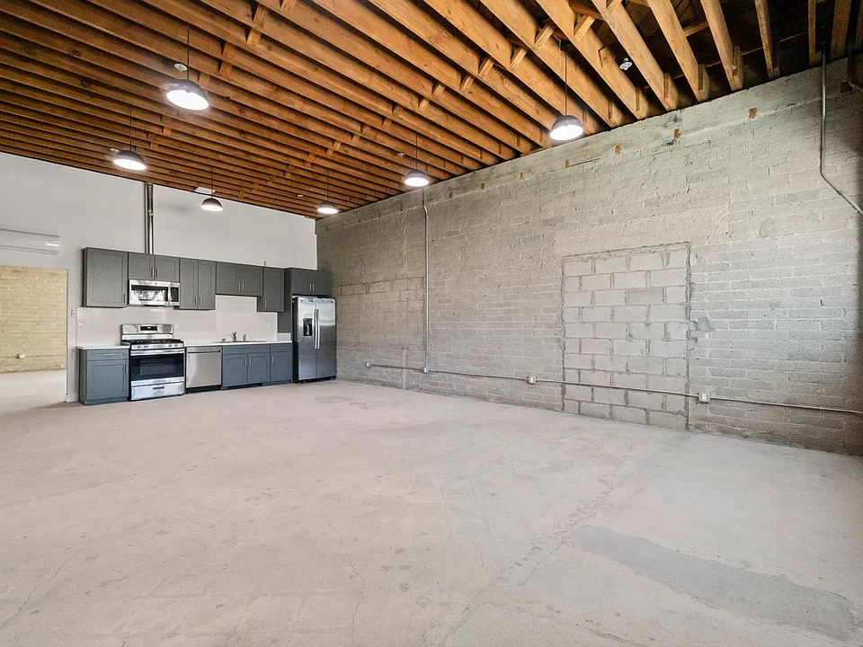1901 S Pacific Ave #6