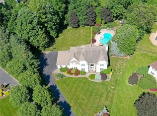 7 Diamond Ct, Montebello, NY 10901
