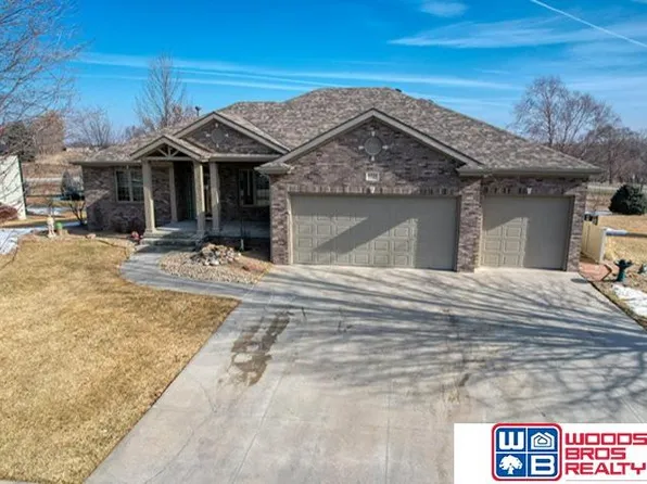 4330 Pioneer Greens Dr, Lincoln, NE 68526