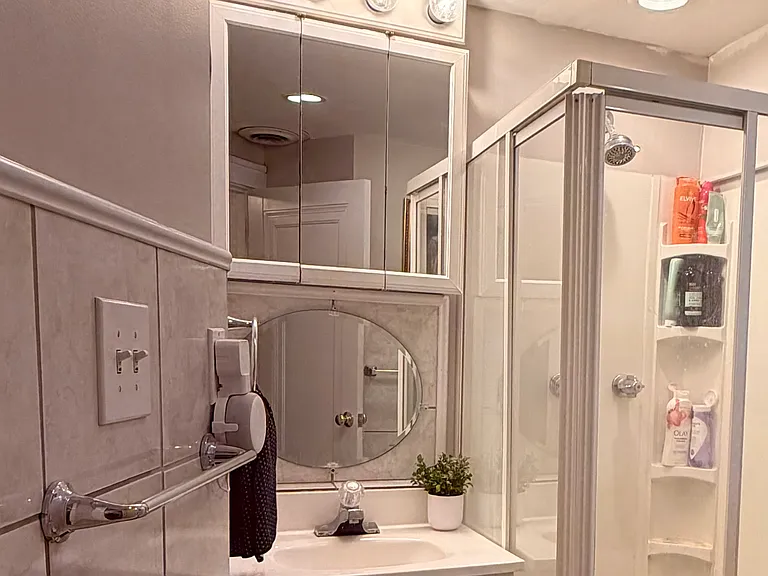 Bathroom walk in shower