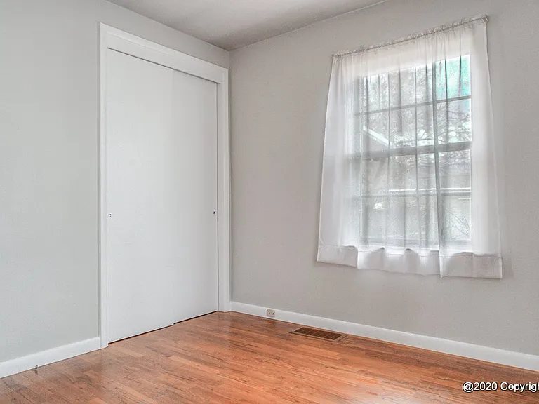 2622 Tremont St — Photo 12