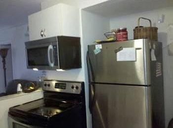 2nd image of 1023 Locust St NE APT 5