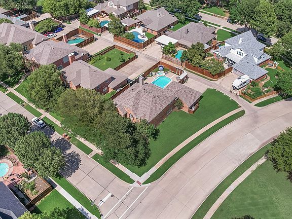 3rd image of 6802 Lochmoor Ln
