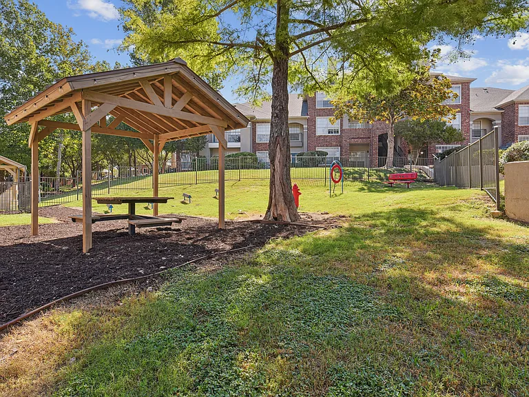 Whispering Creek Villas Apartment Homes — Photo 14