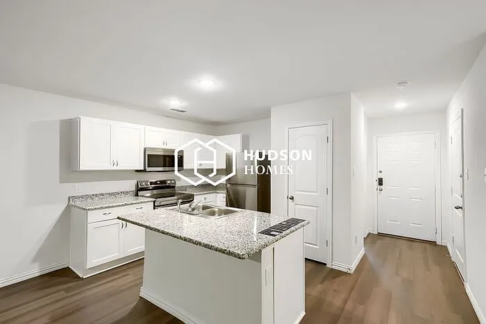 506 E Shepherd St — Photo 5