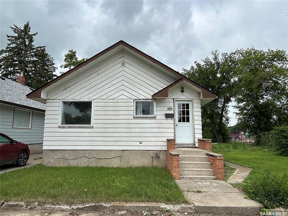 1st image of 806 5th AVENUE SW