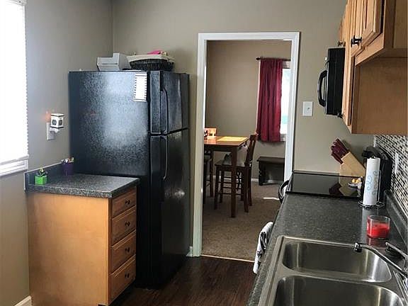 3rd image of 1302 Elm St