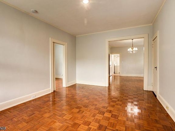 3rd image of 35 Mount Pleasant Ave