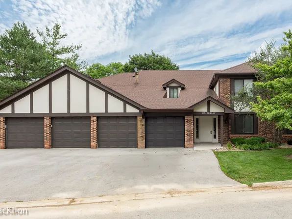 5825 Doe Cir #5825, Westmont, IL 60559