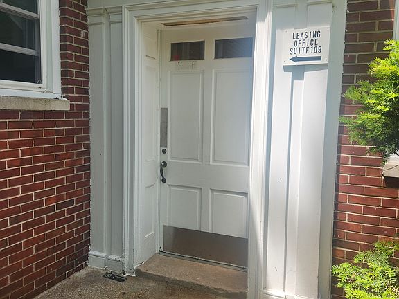 2nd image of 2511 Winchester Dr #211
