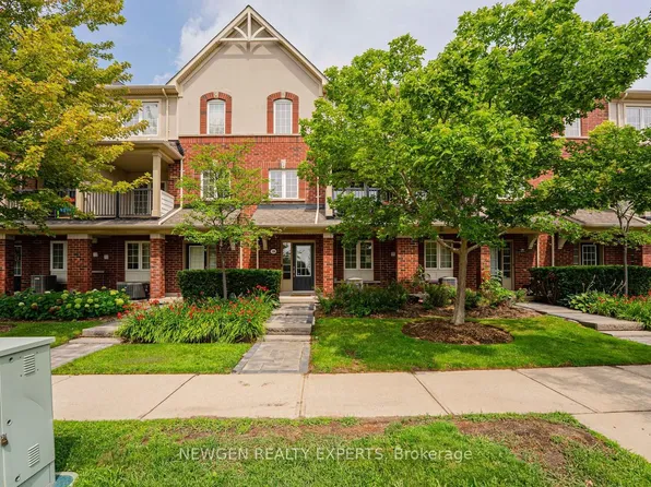 109 Georgian Dr #21, Oakville, ON L6H 0E7