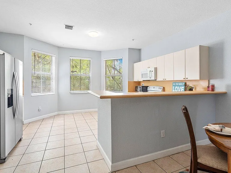 2046 Shoma Dr — Photo 4