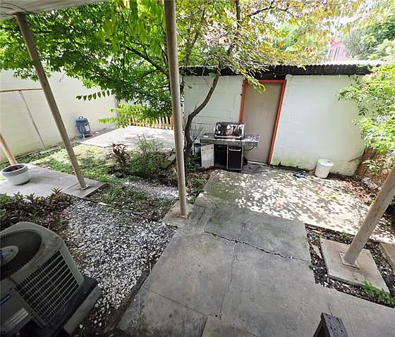 421 S Genois St — Photo 10