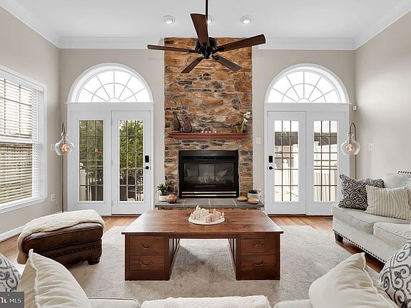 4th image of 3835 Sugarloaf Pkwy