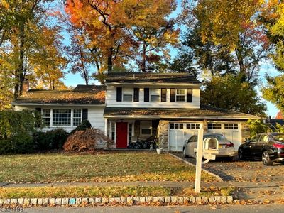 28 Henning Dr, Fairfield, NJ, 07004