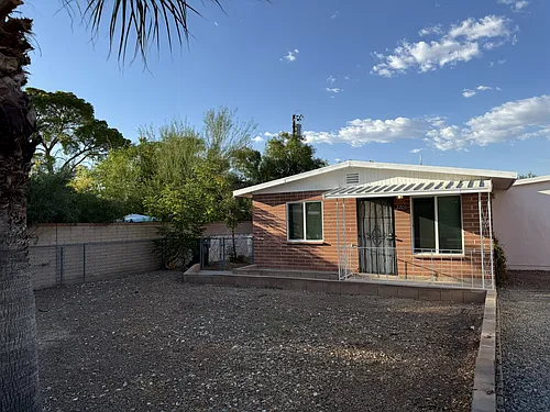 2205 E Blacklidge Dr Photo 1