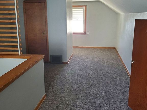 3rd image of 1023 W 19th St
