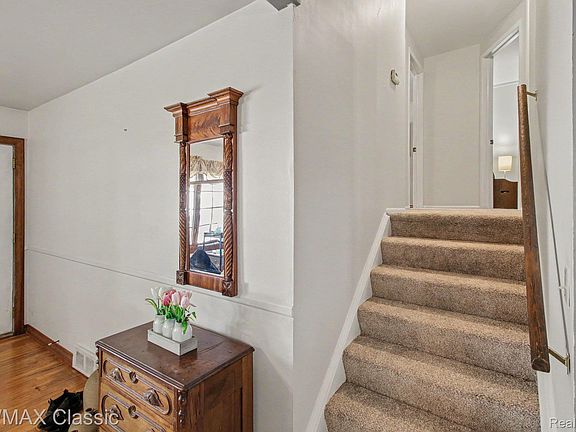 5th image of 350 Burroughs St
