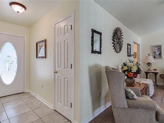 2nd image of 6 Sennen Ln