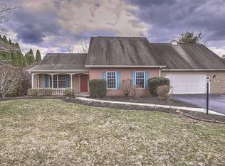 19 Surrey Ln, Mechanicsburg, PA 17050
