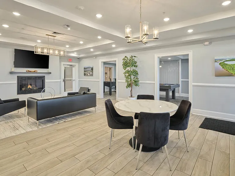 Pearl Pointe Apartments — Photo 10