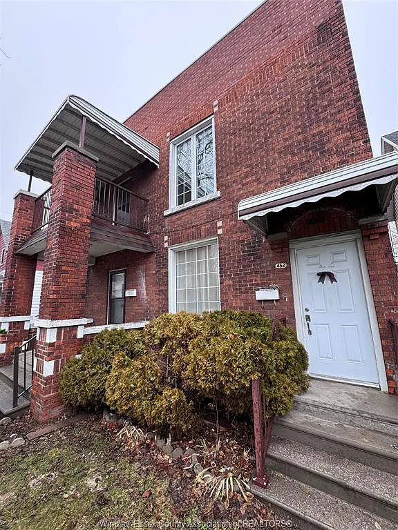3 bed, $1,895 — Photo 2