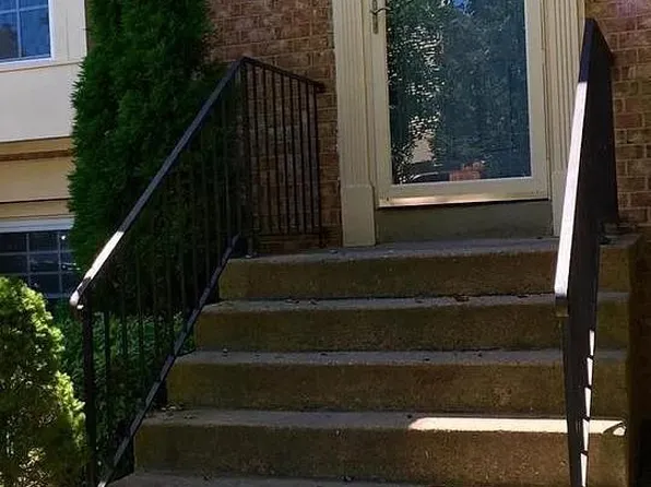 4243 Sleepy Lake Dr, Fairfax, VA 22033