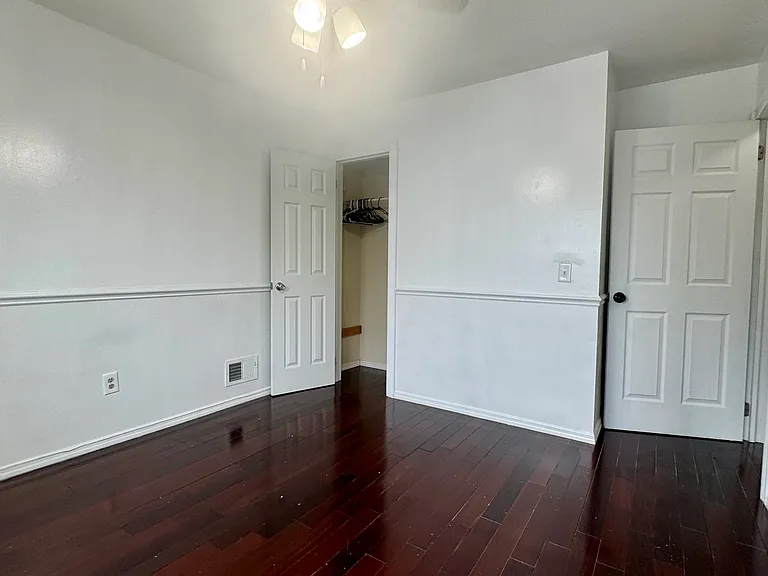 49 Country Dr W — Photo 27