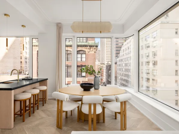 660 Lexington Avenue image 1 of 23