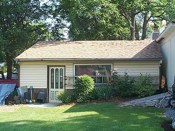 2nd image of 19 W Beverley St