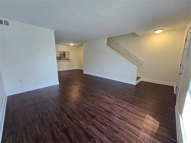 3 bed, 2.5 bath, 1200 sqft, $1,250 — Photo 4
