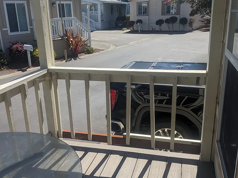 University Ave — Photo 3
