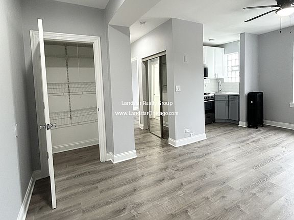 2nd image of 4031 N Kenmore Ave APT 414