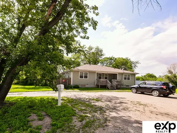 1046 W 8th St, Fremont, NE 68025