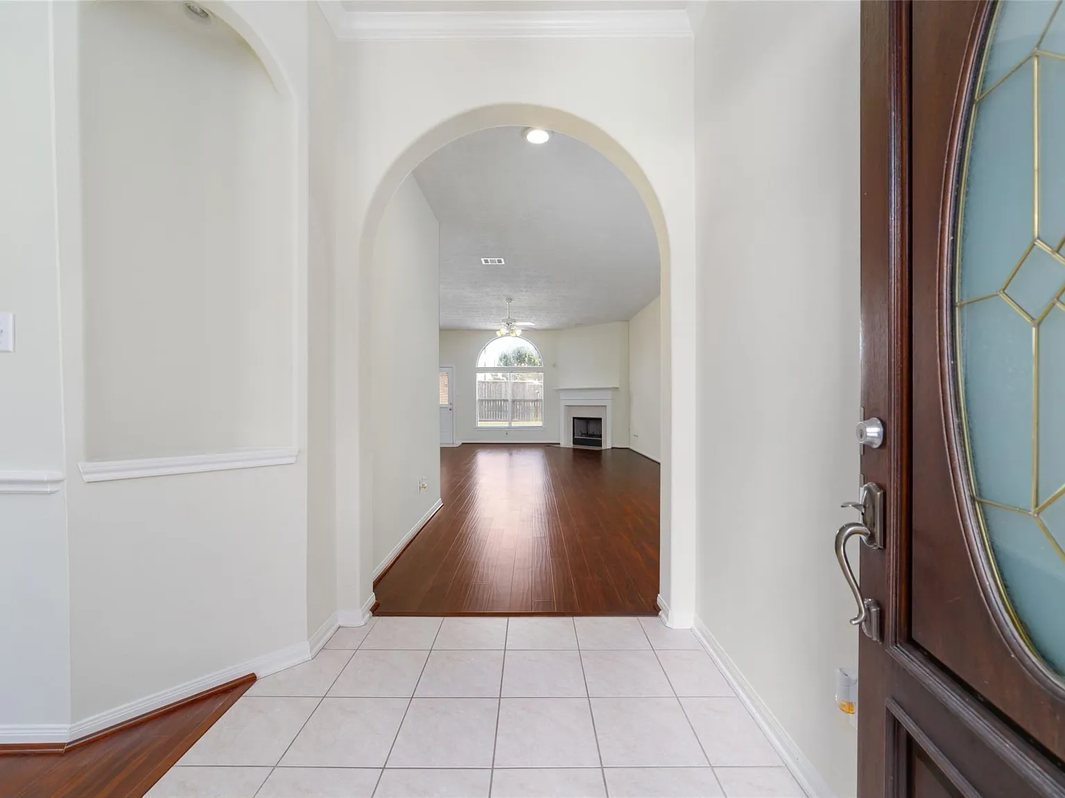 3 bed, 2.0 bath, 2148 sqft, $2,400 — Photo 4