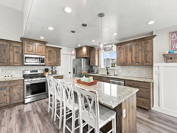 2nd image of 615 W 1870 S