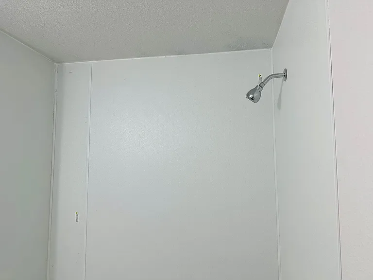 921 E 4th St #15 — Photo 16