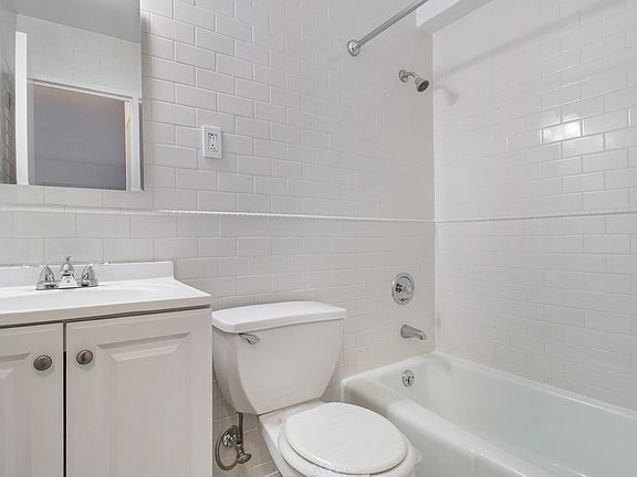4th image of 200 E 33rd St APT 20C
