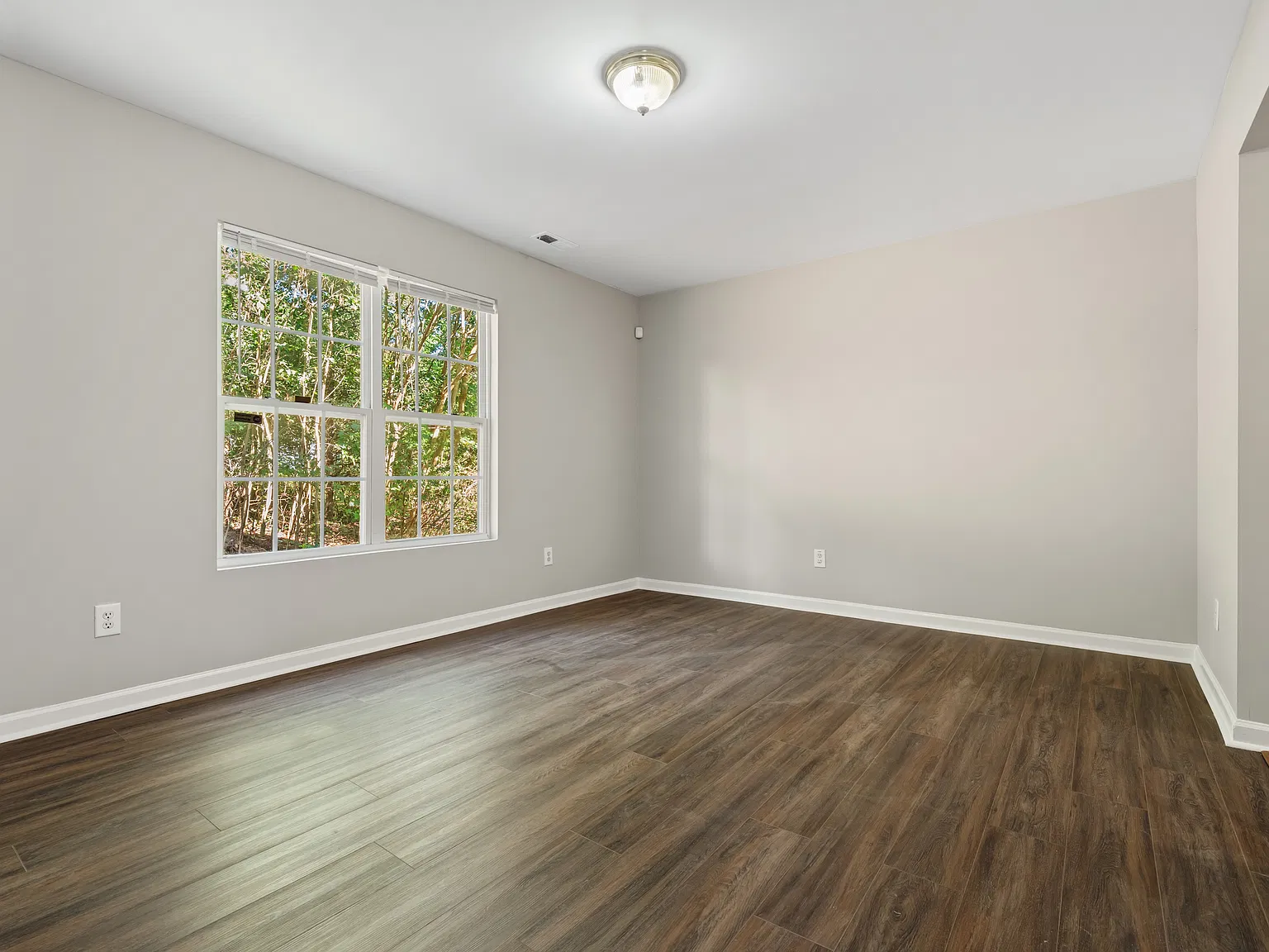 3 bed, 2.5 bath, 1320 sqft, $1,550 — Photo 2